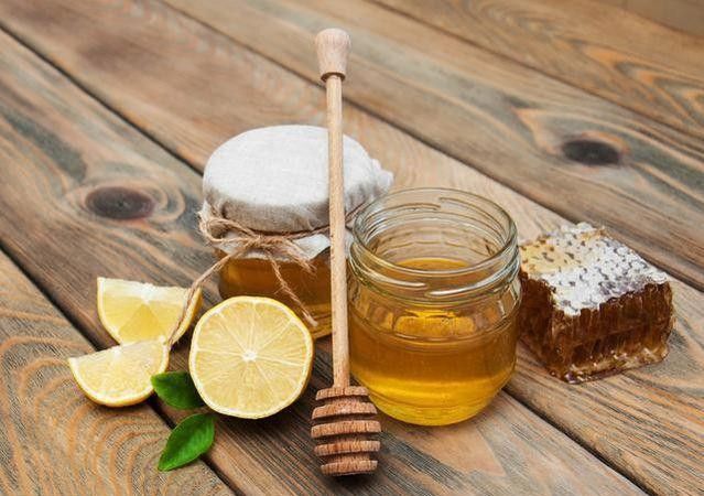 chanh + Mật ong – Kháng khuẩn, se khít lỗ chân lông