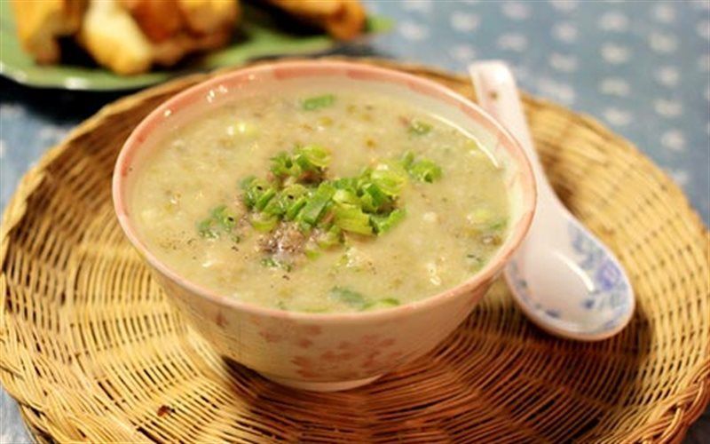 Cháo 5 loại đậu là món ăn bổ dưỡng, thanh mát, rất tốt cho sức khỏe nhờ chứa nhiều chất xơ, protein thực vật và vitamin