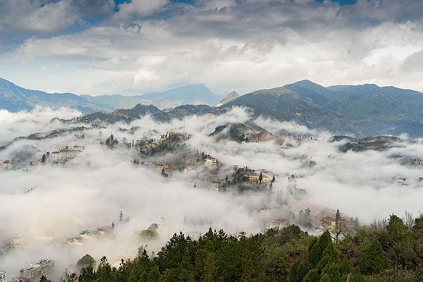 Săn mây tại đèo Ô Quy Hồ hoặc đỉnh Hàm Rồng