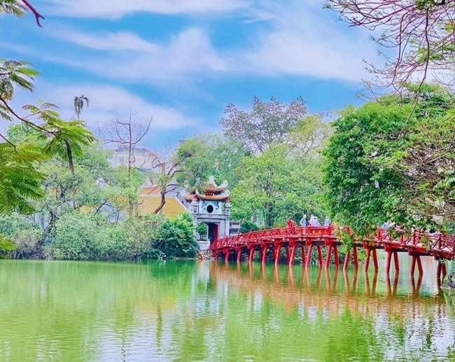  Hồ Hoàn Kiếm & Đền Ngọc Sơn – Biểu tượng linh thiêng giữa lòng thủ đô