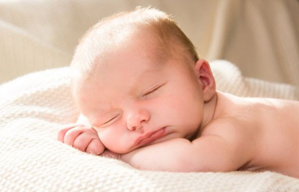 Trẻ 1 tháng tuổi: Dưỡng chất cần thiết và dấu hiệu thiếu dinh dưỡng bố mẹ cần quan tâm 
