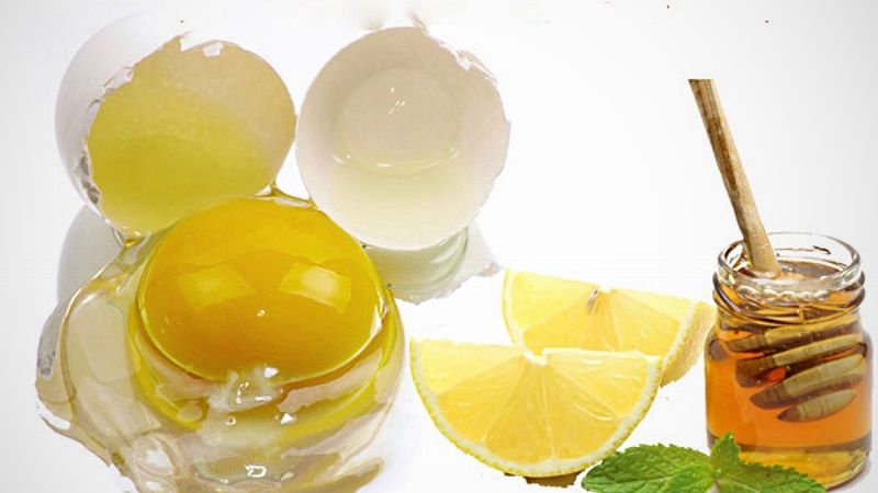 Lòng trắng trứng gà + nước cốt chanh – Mặt nạ làm sáng và se khít lỗ chân lông