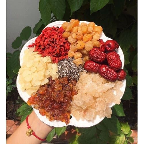 Trong những ngày hè oi bức, một chén chè mát lạnh, thanh ngọt không chỉ giúp giải nhiệt mà còn bổ sung dưỡng chất cho cơ thể.