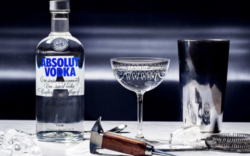 Dùng rượu Vodka