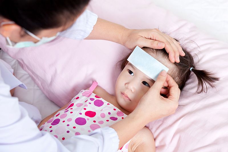 . Chườm ấm hoặc lạnh giảm sưng đau – Ăn thức ăn mềm, dễ nuốt