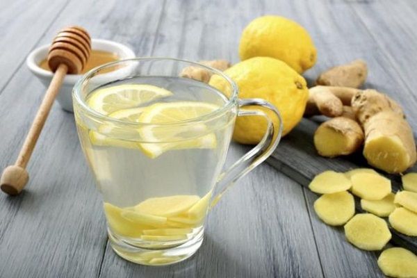 . Nước gừng ấm + mật ong – Ấm bụng, tỉnh táo nhanh