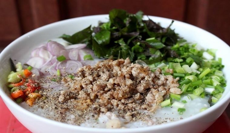 Bị cảm lạnh do đi mưa nên làm gì? 