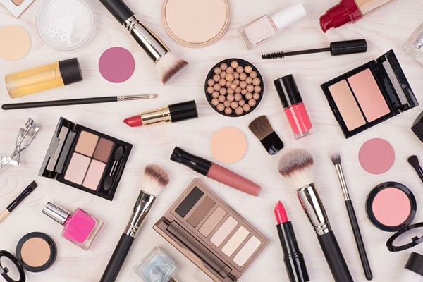 make-up không chỉ dành cho nữ giới ,hiện nay nó còn được cho nam giới