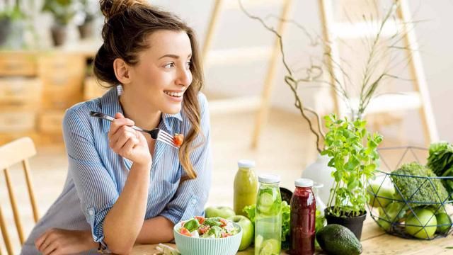 Ăn chậm và nhai kỹ không chỉ là phép lịch sự trong bữa ăn mà còn là một nghệ thuật sống khỏe mà mỗi người nên rèn luyện.