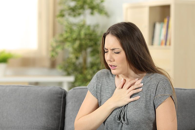 Là dấu hiệu của suy tim hoặc hẹp động mạch vành.