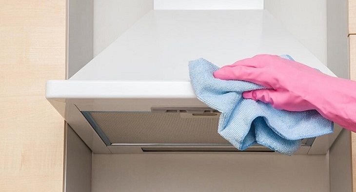 Vệ sinh bên ngoài và bên trong máy hút mùi