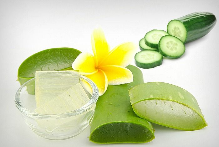 Một số loại trái cây như dâu tây, lựu hoặc nha đam chứa nhiều vitamin và chất chống oxy hóa giúp nuôi dưỡng môi từ bên trong