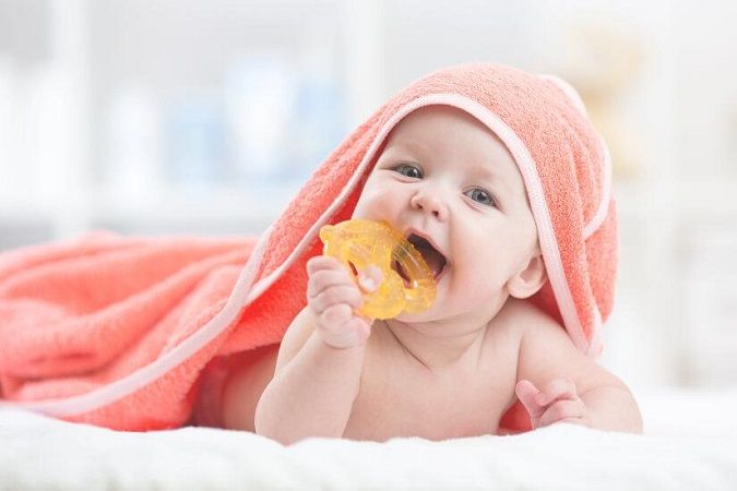 Cho bé cắn ti giả, đồ chơi mát lạnh – Làm dịu cơn đau nướu tức thì