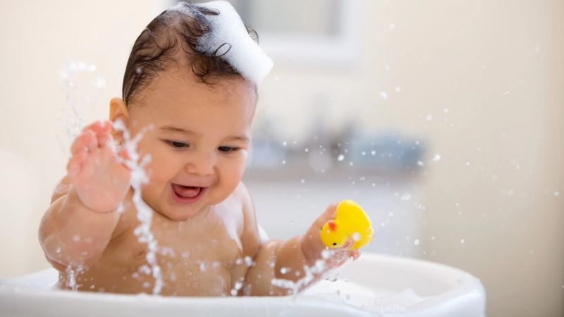 Sữa tắm gội an toàn quan trọng như thế nào cho trẻ sơ sinh?