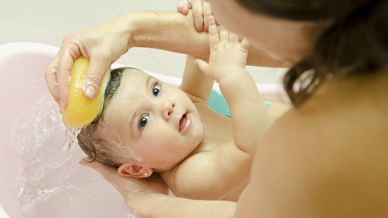 Một số thành phần không nên có trong sữa tắm gội cho trẻ sơ sinh