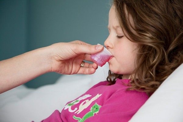 Tiêu chảy cấp ở trẻ: Cách bù nước giúp cơ thể nhanh hồi sức 