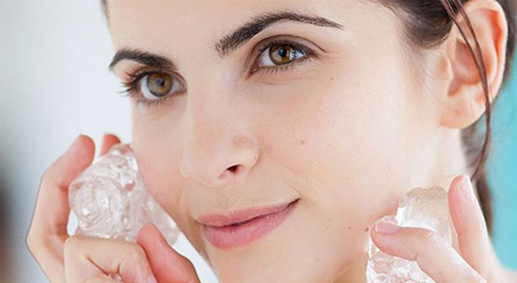 Chườm đá lạnh là một trong những mẹo làm đẹp tự nhiên, không tốn kém nhưng mang lại nhiều lợi ích cho làn da. 