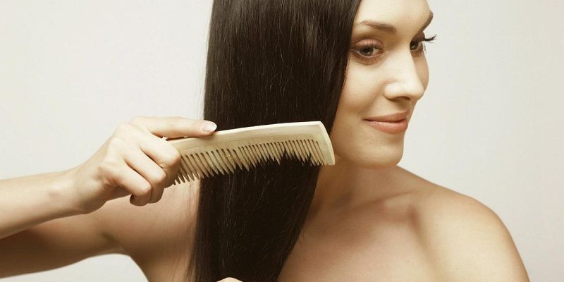 Việc chải đúng cách không chỉ giúp tóc nối luôn suôn mượt, mà còn hạn chế gãy rụng, kéo giãn mối nối, giữ tóc thật và tóc nối luôn khỏe đẹp dài lâu.